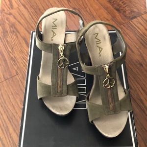 MIA platform heels